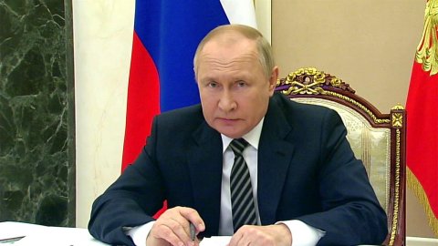 Владимир Путин по видеосвязи переговорил с главой Адыгеи