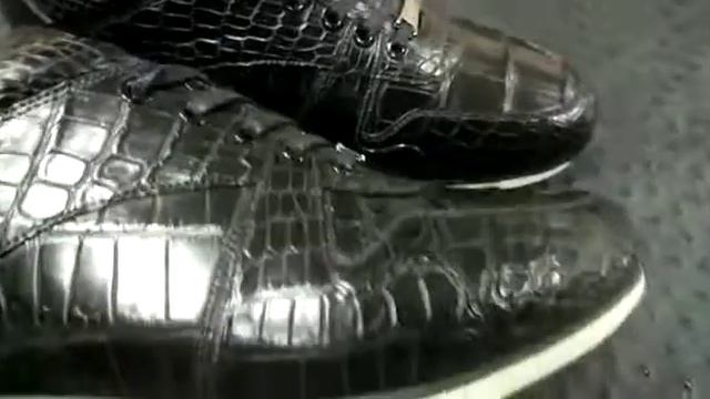 Кроссовки из натуральной кожи крокодила, чёрный цвет, в наличии! смотреть онлайн