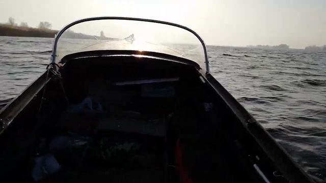 Лодка "Южанка" на волне. смотреть онлайн