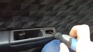 Опель астра G,замена динамиков передних дверей.