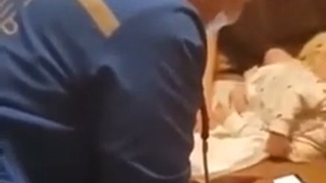 В Братске врач, которая приехала на вызов к больному ребенку, начала гуглить диагноз Ha-ha, соврем смотреть онлайн