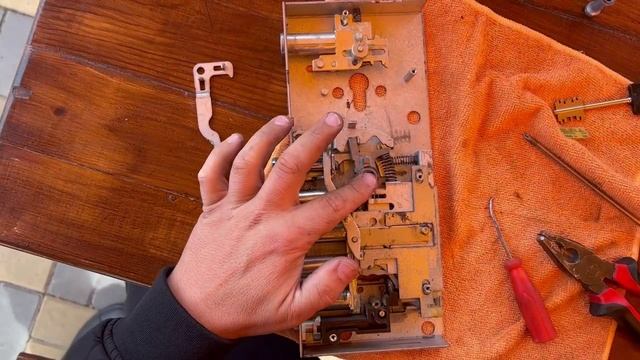 Ремонт дверного замка Cisa | door-services.ru смотреть онлайн