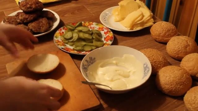 Как приготовить чизбургер?