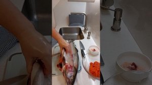 Охлаждённая форель с икрой из Карелии. Разделка.