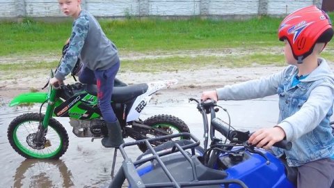 МОТОЦИКЛ И КВАДРИК Застряли В ЛУЖЕ. Брос Шоу