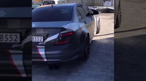 Выхлоп на мерседесе .Испугался.