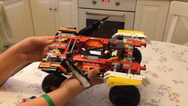 Осмотр машины модернизированной Антоном 4x4 Crawler 9398