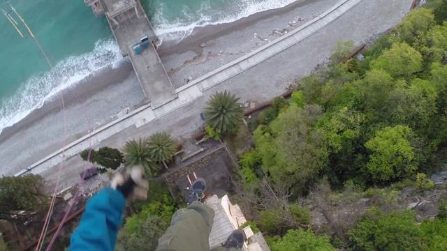Прыжок с лифта в Гагре. Абхазия. 50 метров | ropeswinging off 150-feet in Abkhazia смотреть онлайн