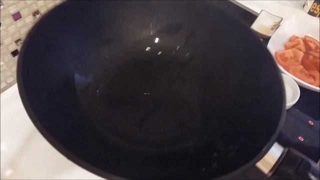 Китайская кухня.  Жареные помидоры с яйцами 西红柿炒鸡蛋