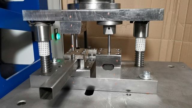 Штамп для пробивки труб 30х15 и 25х25 смотреть онлайн