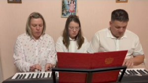 Семья Дубовых: Максим Викторович, Елена Александровна и Ольга.  М. Шмитц "Поехали в отпуск".