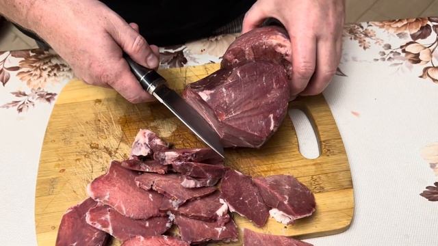 Тестируем новый нож на кухне. Наша лучшая сталь КН-01 с твердостью 70ед!