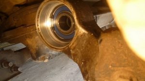 Замена сальниеа привода переднего моста nissan navara или pathfinder