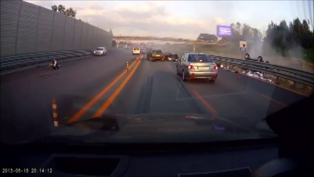 ДТП на Новой Риге Гелендваген протаранил встречные автомобили и вылетел в кювет 1 погиб смотреть онлайн