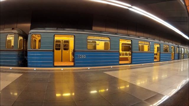 Метропоезд 81-710 «Еж-3» на станции Жулебино [2] смотреть онлайн