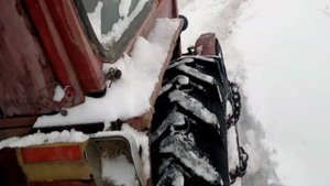 Т-25 ПО БЕЗДОРОЖЬЮ, застряли немного, ЦЕПИ СПАСАЮТ Т-25!!!