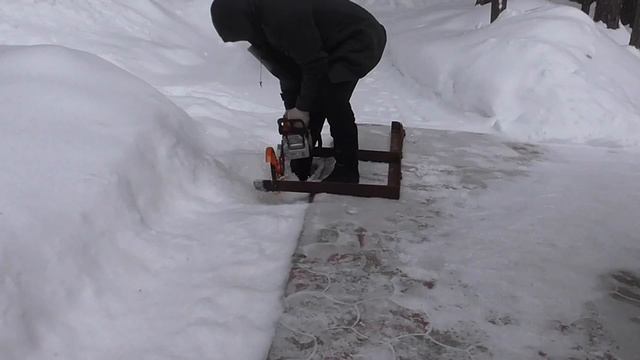 Обзор бензопилы с насадкой болгарки и режу уголок и маленький обзор #133 смотреть онлайн