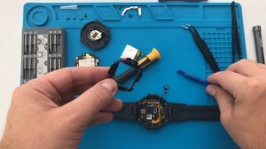Внутри Amazfit T-Rex. Разбор часов.