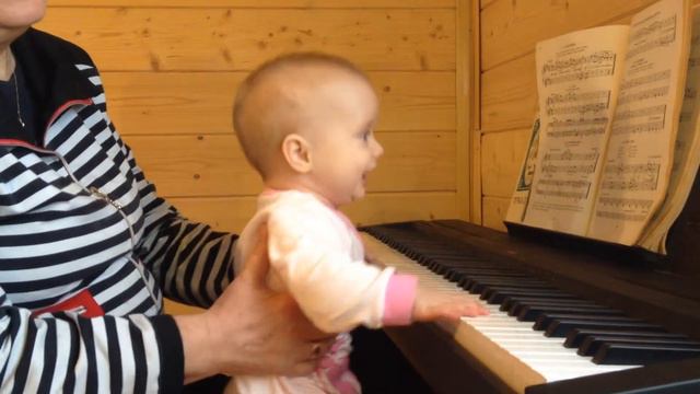 Лиза играет на пианино смотреть онлайн