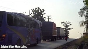 Mitsubishi Fuso Super Great And Truk Tronton Fuso Di Tanjakan Lintas Sumatera - Truk Built UP