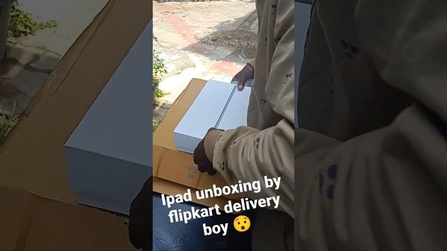 APPLE IPAD 8TH GENERATION UNBOXING BY FLIPKART DELIVERY GUY????? #ipad8thgen #ipad8unboxing
