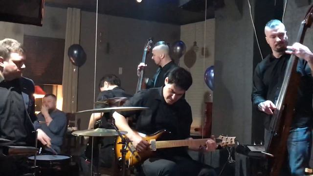 Вахтанг Торели и Джаз-хитс Трио в Саратовском Сигарном Клубе. Миссия невыполнима! смотреть онлайн