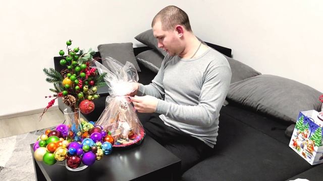 Не празднуем рождество,но нам подарили подарки. Распаковка подарков от друзей и соседей смотреть онлайн