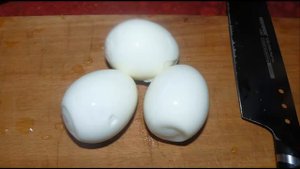 Салат из молодой крапивы. Очень полезно, просто и вкусно.
