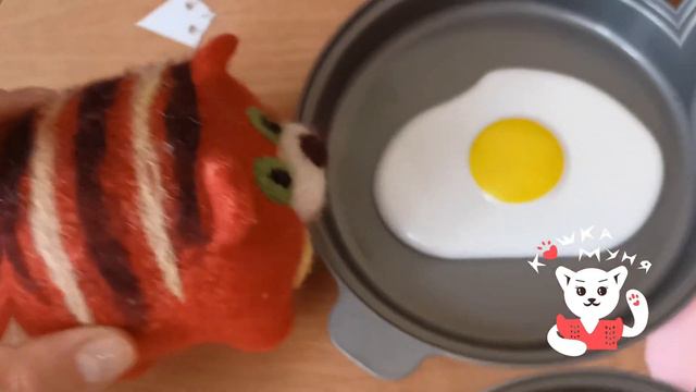 Весёлая готовка и долгожданный гость | Кошка Муня готовит для друга смотреть онлайн