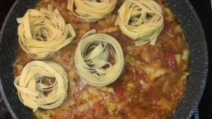 Макаронные гнезда с фаршем