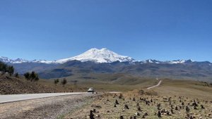 Карачаево-Черкесия. Дорога в урочище Джилы-Су. Вид на Эльбрус. 2023