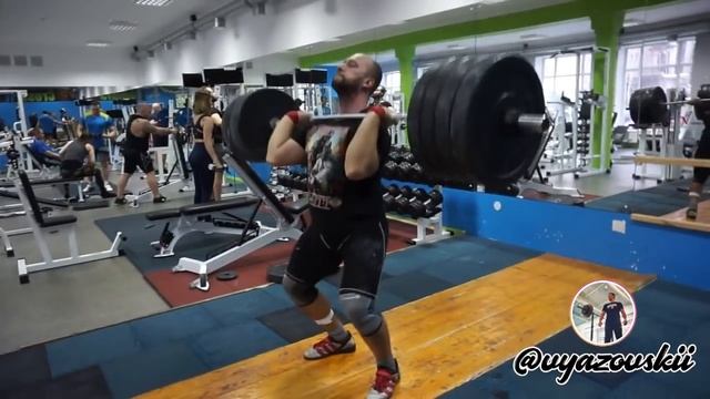 Штангист против лифтёров! Заруба на брусьях с весом! смотреть онлайн