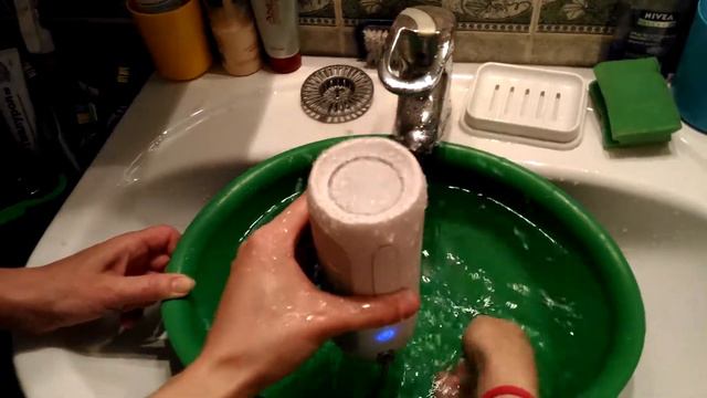 Колонка JBL поёт в воде. смотреть онлайн