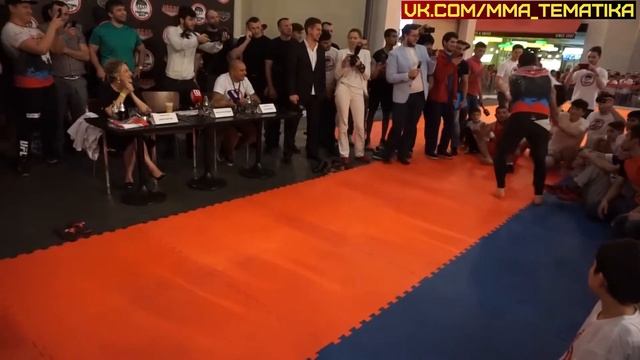 Хабиб Нурмагомедов борется с фанатом. смотреть онлайн