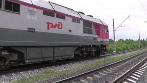 Тепловоз ТЭП70БС-230 следует резервом