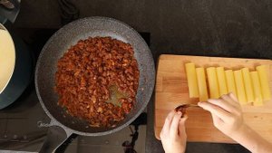 Каннеллони с фаршем под сливочным соусом
