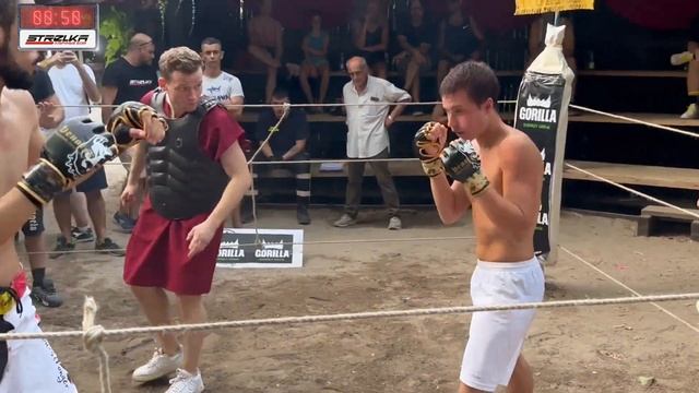 SCOTCH vs SCHOOL BOY !! Fast Fight !! смотреть онлайн