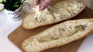 ЗАВТРАК ЗА 5 МИНУТ !!! Лодочки из багета с сыром и яйцом.