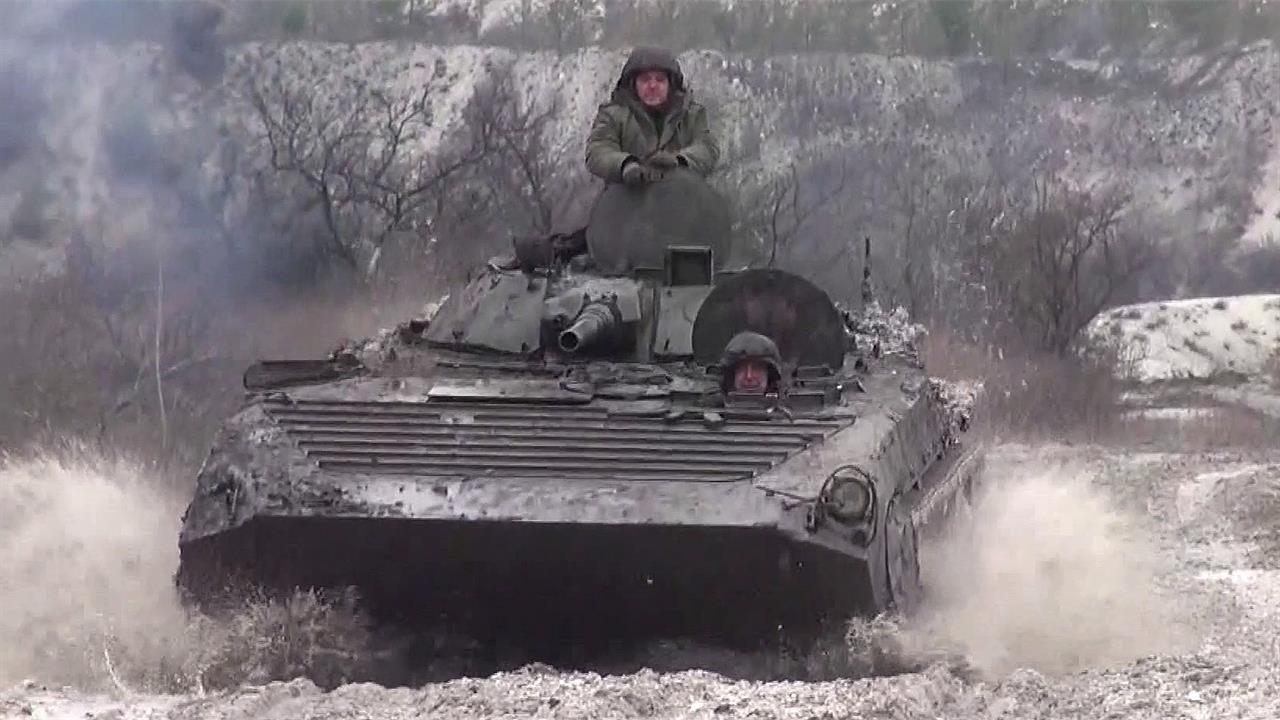 Под Лисичанском российские войска пробивают бреши в укрепленных позициях украинских националистов