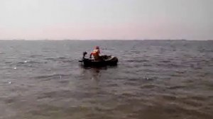 Испытание прокаченной лодки 'Fishman 200', с транцем, мотором из триммера.