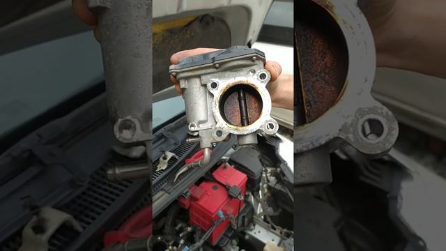 Проверяем дроссельную заслонку а там коптильня. Тойота Виц  TOYOTA VITZ 130  кузов.