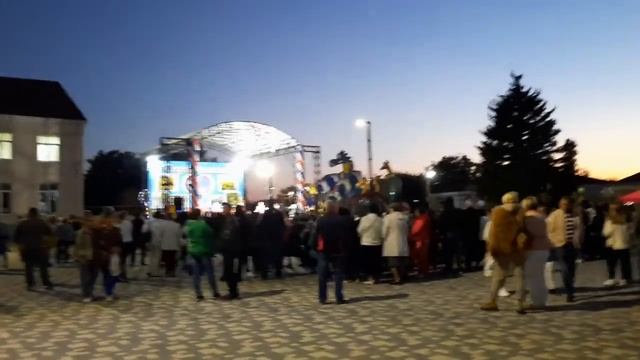 Праздник в селе Развильное. Переезд на юг. смотреть онлайн