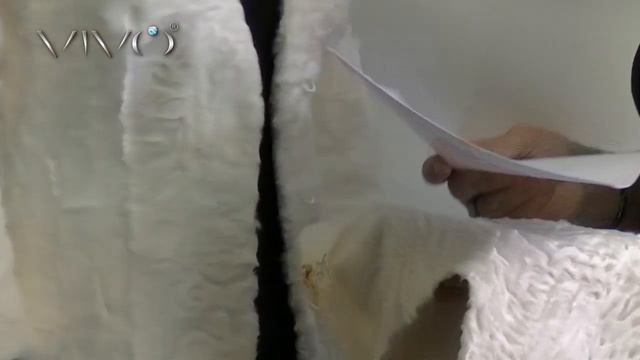 Легкий меховой жакет из белоснежного каракуля SWAKARA. Можно ли носить меха не только зимой?