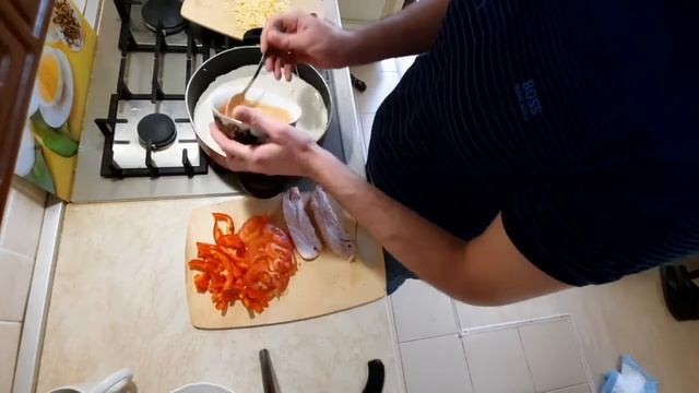 Пицца на сковороде (на кефире)