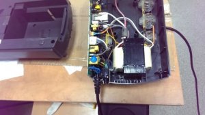 APC 525 пищит, красная лампа, уходит в перегрузку