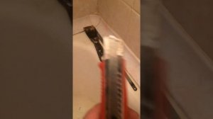 Как убрать старую затирку на плитке