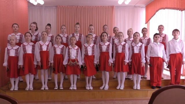 Младший хор Искорки инструментальных отделений ДШИ г. Сосновоборска смотреть онлайн