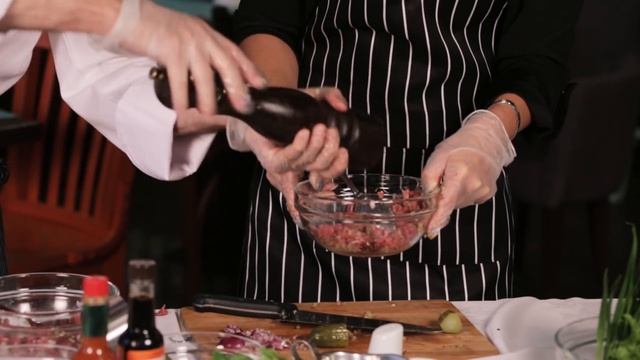 Тартар из говядины: Рецепт + Как выбирать и резать мясо? смотреть онлайн