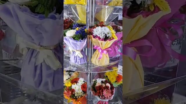 Большой выбор букетов цветов, large selection of bouquets of flowers