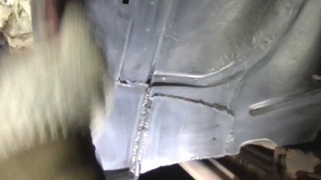 Ауди 100 С4 ремонт кузова. Как правильно обработать сварные швы. Виды кузовных герметиков. Часть 5. смотреть онлайн